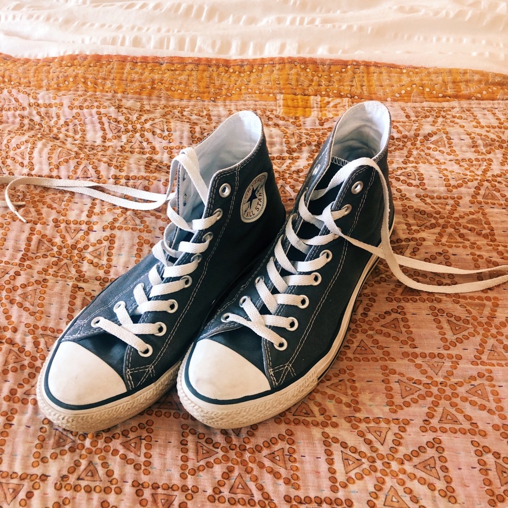 Grey Hi top converse